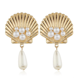 Shell shaped pearl earrings