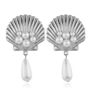 Shell shaped pearl earrings